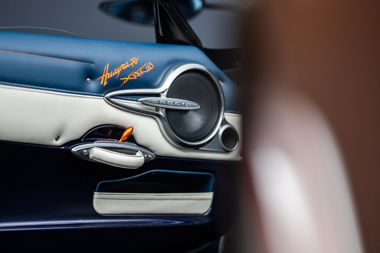 12_Pagani-Huayra-70-Derecho